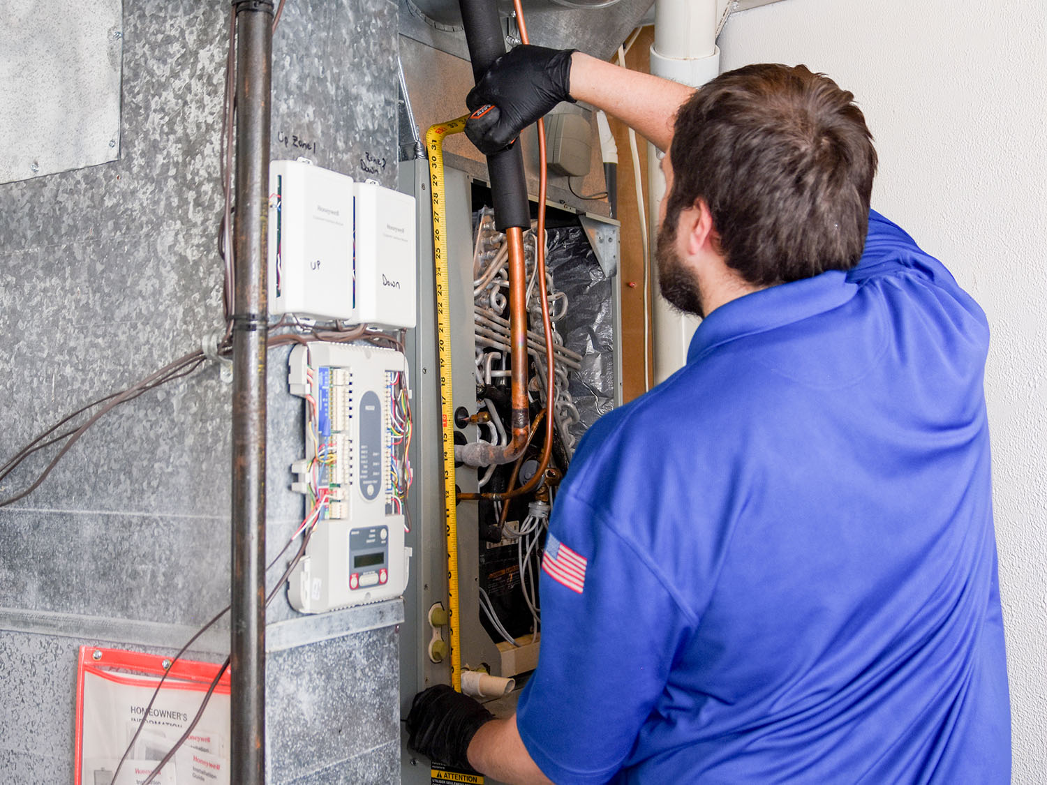 Local HVAC expert fixing heating and cooling problem in Greenwood